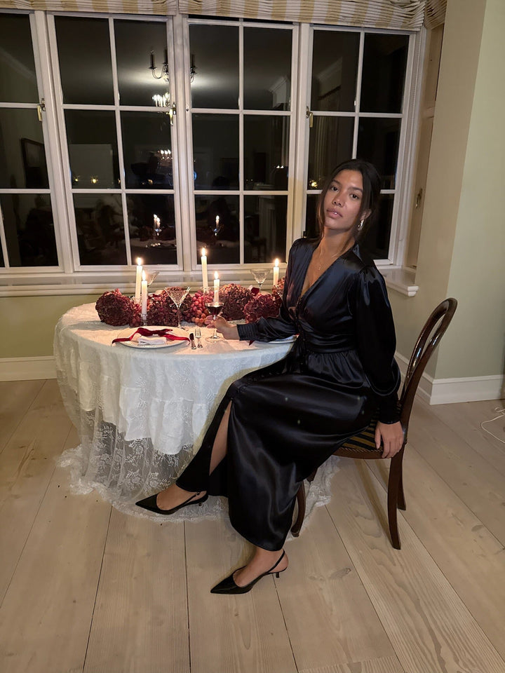 BYIC - Adelic Long Dress A2327 - Black Satin Kjoler 