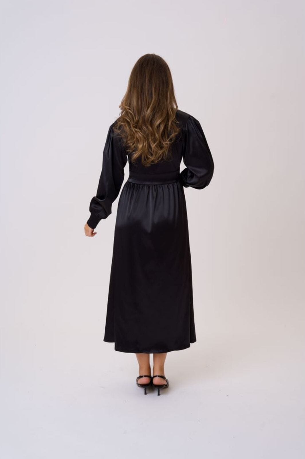 BYIC - Adelic Long Dress A2327 - Black Satin Kjoler 
