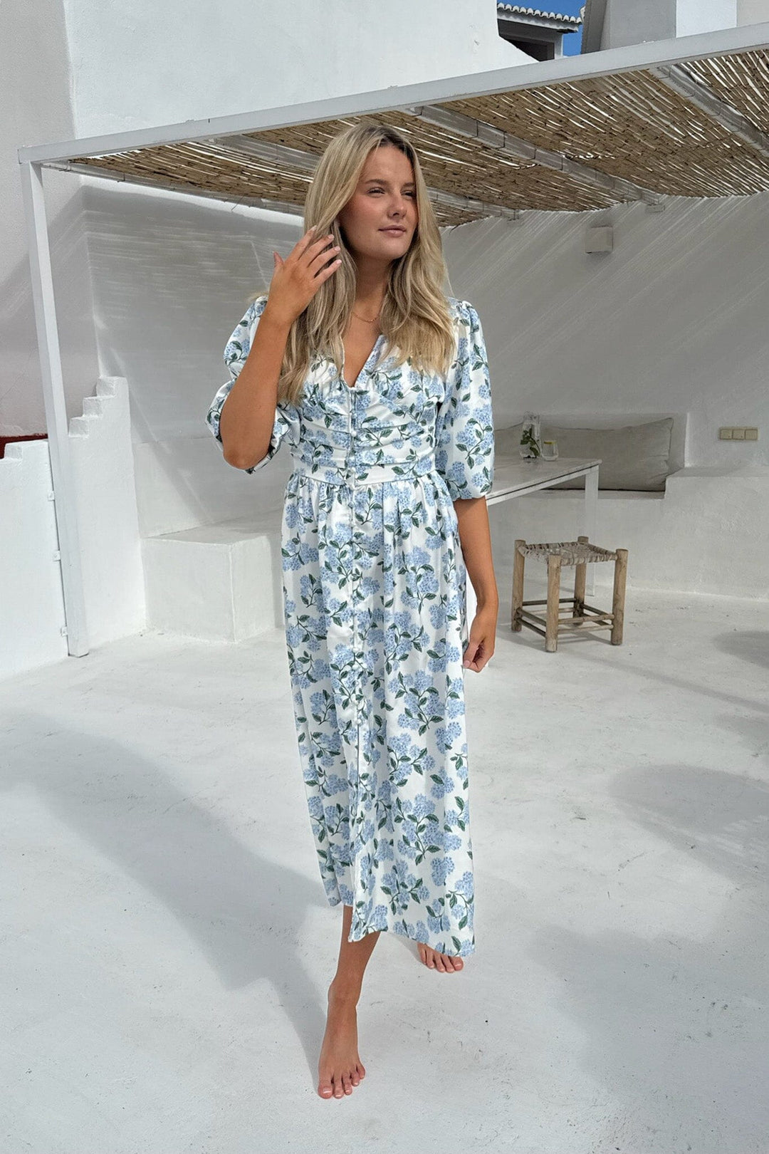 BYIC - Adelic Long Dress A2327 - Blue Hydrangea Print Kjoler 