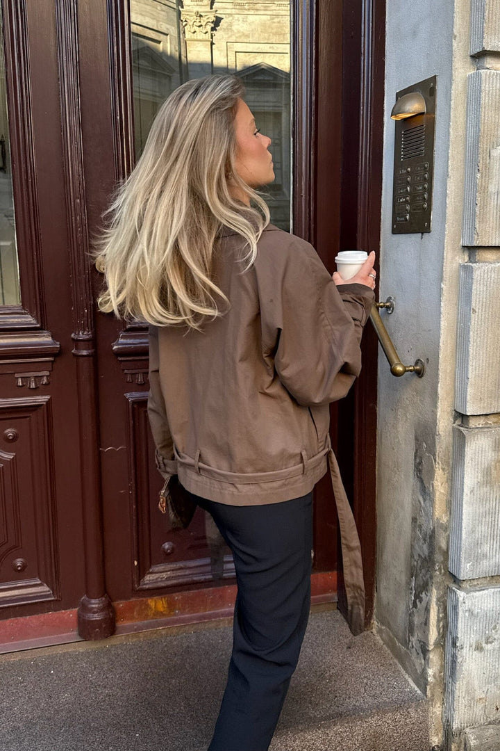 Forudbestilling - BYIC - Almaic Trenchcoat A2319 - Dark Brown Jakker 