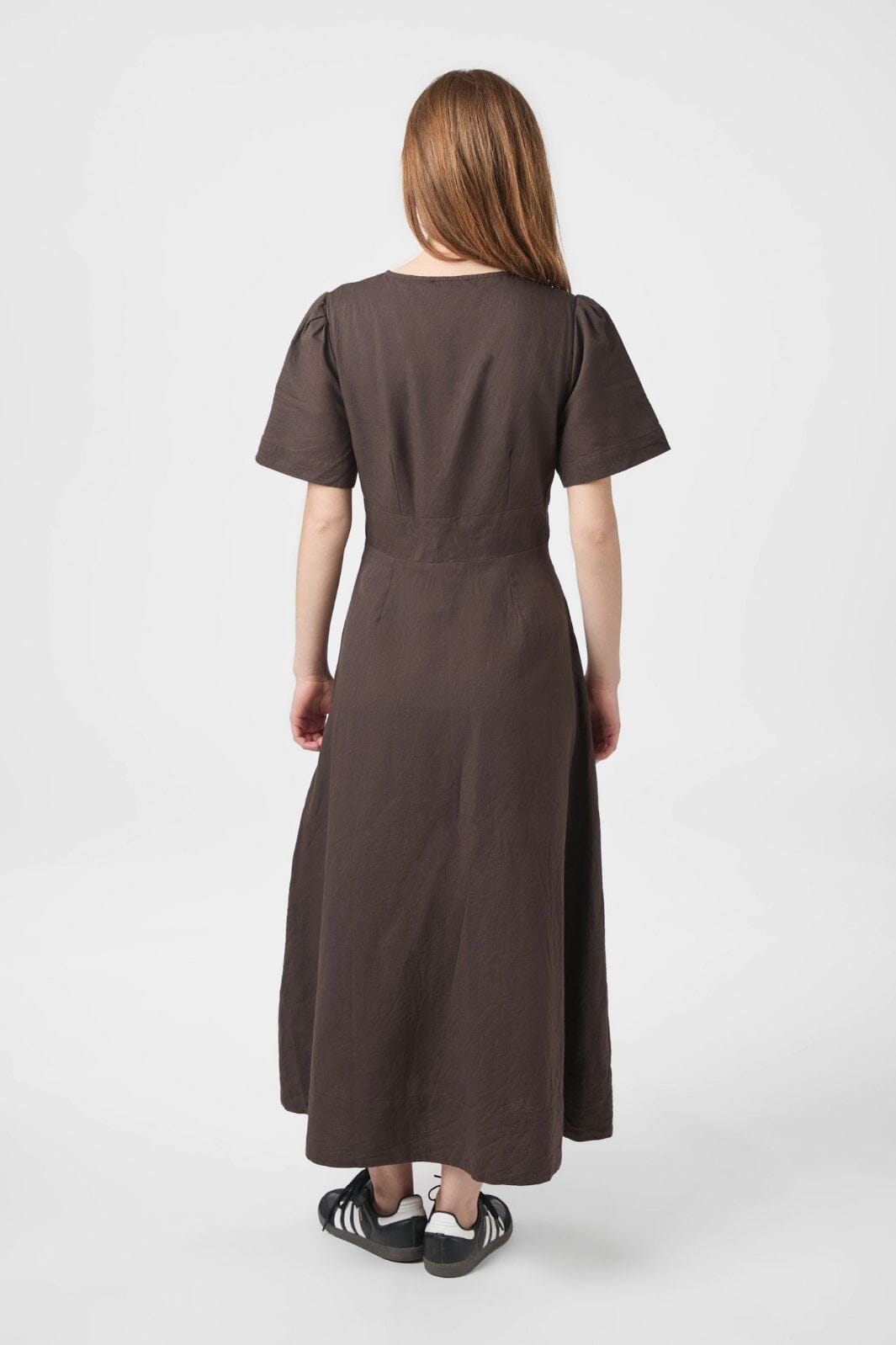 Forudbestilling - Neo Noir - Ilsie Linen Dress 166101 - 676 - Dark Brown
