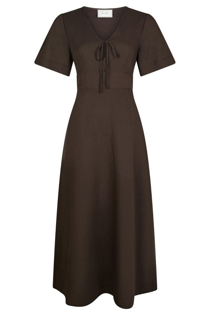 Forudbestilling - Neo Noir - Ilsie Linen Dress 166101 - 676 - Dark Brown