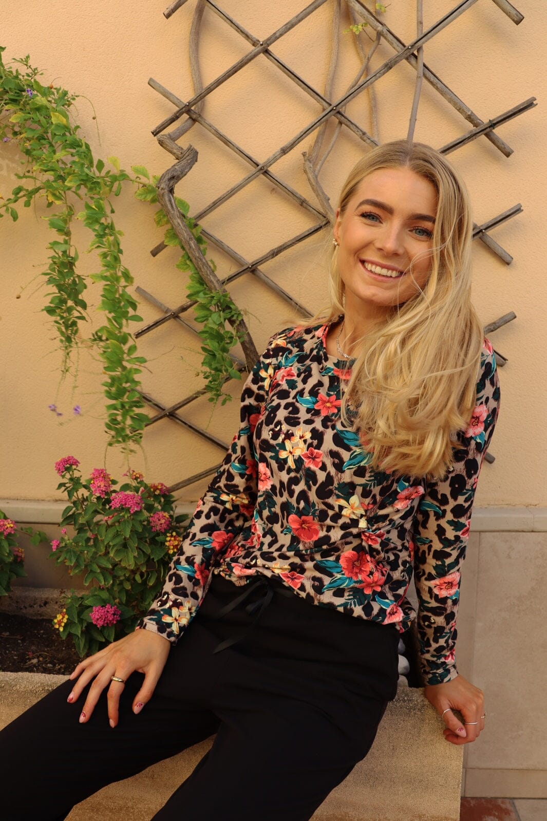 Liberte - Alma-Ls-Twist-Top 22148 - Leo Floral
