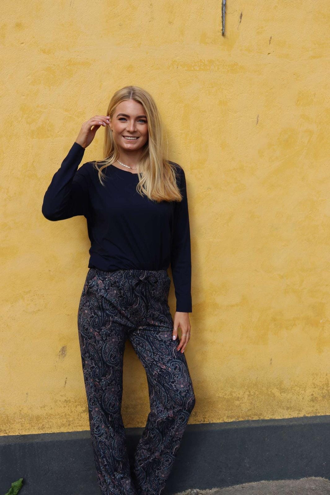 Liberte - Alma-Wide-Pants 9564 - Night Sky Paisley Bukser 