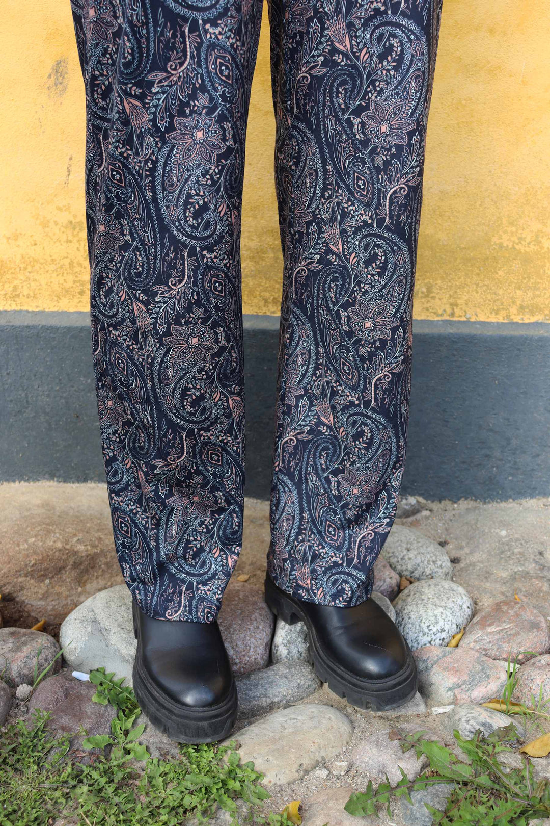 Liberte - Alma-Wide-Pants 9564 - Night Sky Paisley Bukser 