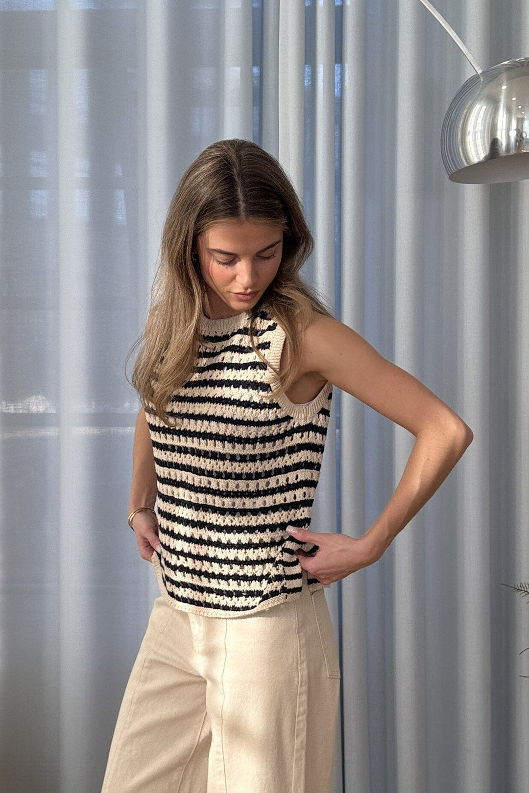 Modström - Vestermd Stripe Top 59055 - 11516 - Navy Summer Sand Strikbluser 