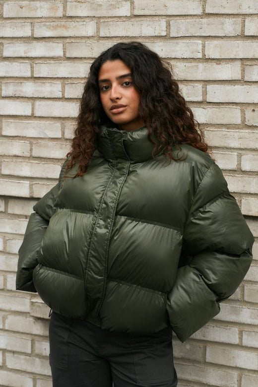 Neo Noir - Rhea Shiny Puffer Jacket 165094 - 605 - Olive Jakker 