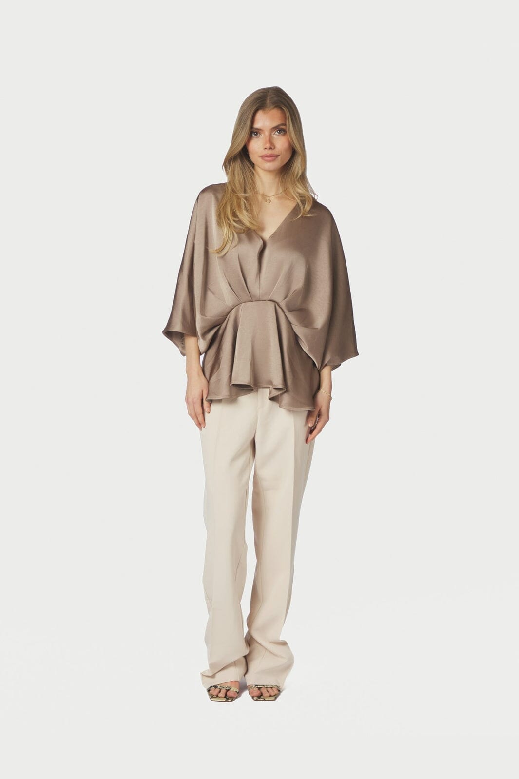 Neo Noir - Rivina Heavy Sateen Blouse 168095 - 811 - Dark Taupe