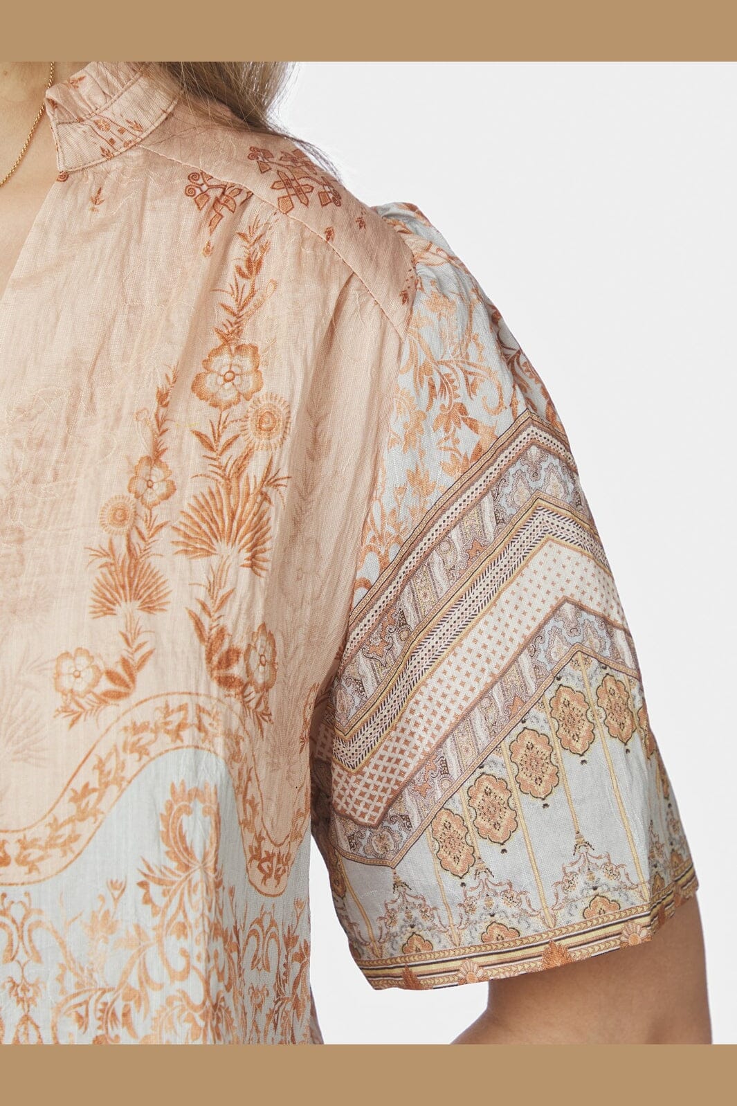 Neo Noir - Torana Flower Border Blouse 169345 - 618 - Flower Peach
