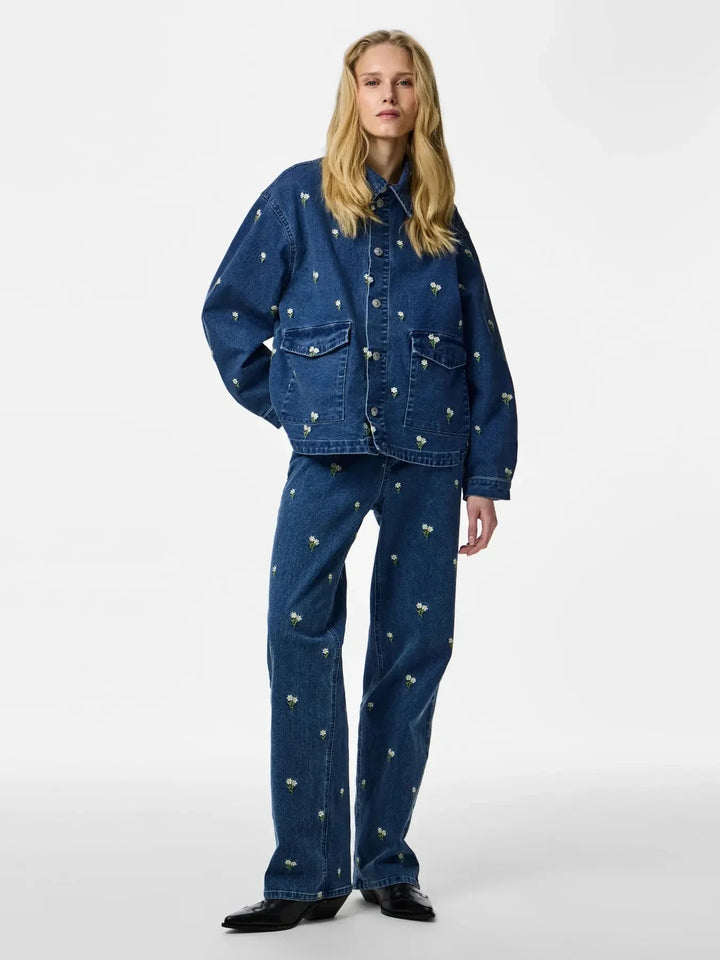 Pieces - Pcflora Ls Denim Emb Shirt - 5068168 Medium Blue Denim White Flower Embroidery Skjorter 