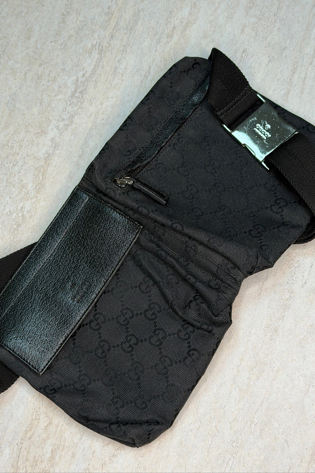 Preloved Vintageline x Molly&My - Vintage Gucci Bumbag 5 - Black Tasker 