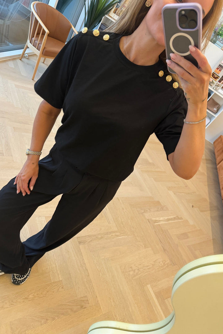 Valentin Studio - Gold Button Casual T-shirt - Black T-shirts 